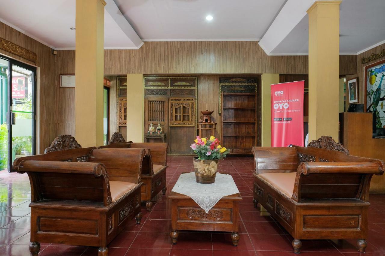 OYO 585 Hotel Perwita Sari Yogyakarta Exterior foto